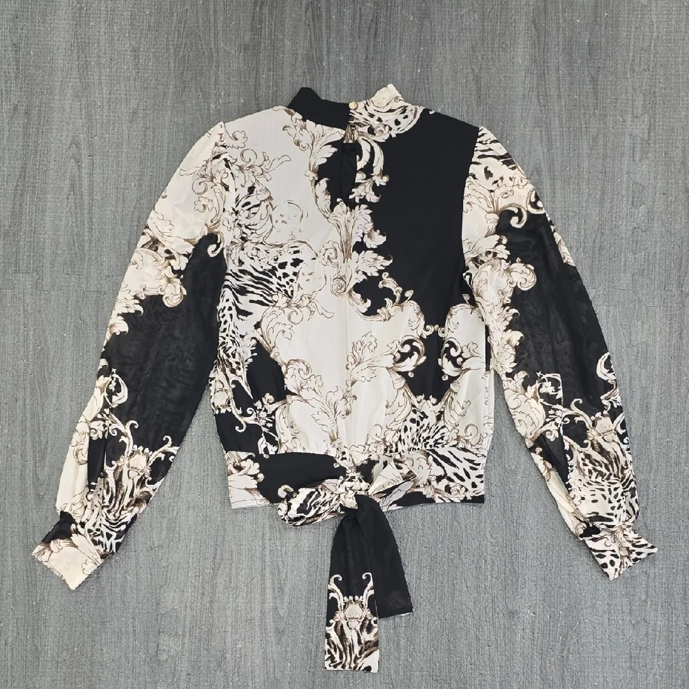 Chic Black and Cream Women's Blouse - Picture 2 of 6